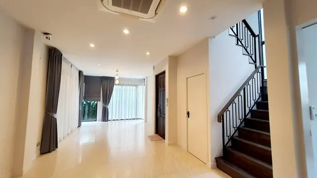 โอกาสทอง บ้านแฝด 3 ชั้น  สุดหรู  หมู่บ้าน เดอะ ซอนเน่ ศรีนครินทร์-บางนา