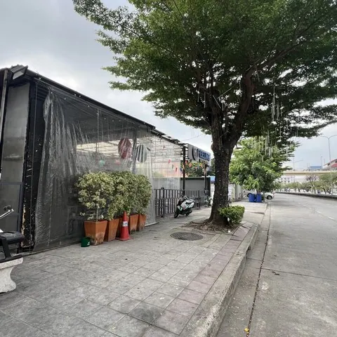 โอกาสพิเศษ! ทำเลทอง ติดถนนยานนาวา ที่ดิน 195.3 ตร.ว. พร้อมสิ่งปลูกสร้าง