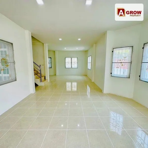 ม. เฟื่องฟ้าวิลล่า9 เฟส6 ซ.2 บ้านหลังมุม พร้อมอยู่ รีโนเวทใหม่ทำสีใหม่ภายในภายนอก เปลี่ยนกระเบื้องสุขภัณฑ์ใหม่