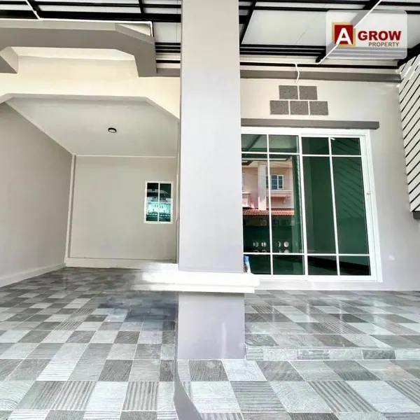 ม. ลภาวัน12 ซ.4 บ้านรีโนเวทใหม่พร้อมหิ้วกระเป๋าเข้าอยู่ได้เลย