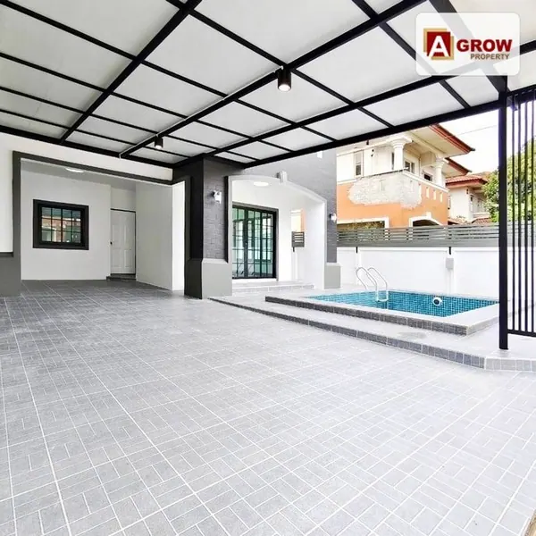 ม. ริชชี่วิลล์-บางบัวทอง บ้านรีโนเวทใหม่พร้อมอยู่ มีสระว่ายน้ำหน้าบ้าน ทำเลดี ถนนเมน เงียบสงบ จำนวนยูนิตน้อย ให้ความส่วนตัว