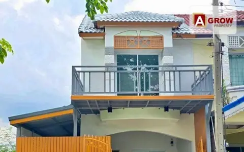 ม.ปิยวรารมย์ เฟส3 บ้านหลังมุม ทำเลเด่นหน้าบ้านตรงข้ามสวนหย่อม บ้านรีโนเวทใหม่ ต่อเติมเทอเรสหน้าบ้านเอาไว้ชมวิว