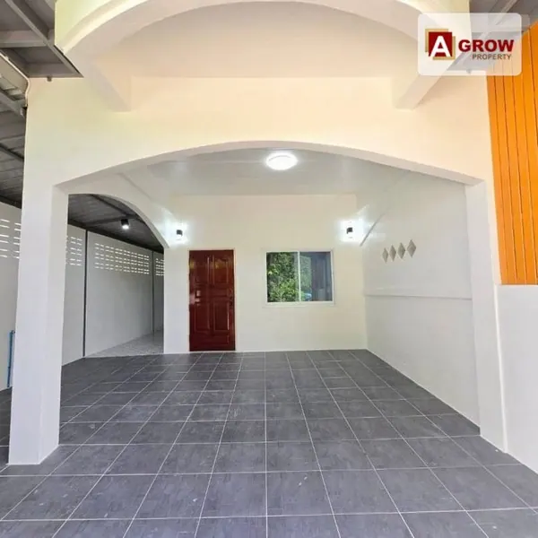 ม.ปิยวรารมย์ เฟส3 บ้านหลังมุม ทำเลเด่นหน้าบ้านตรงข้ามสวนหย่อม บ้านรีโนเวทใหม่ ต่อเติมเทอเรสหน้าบ้านเอาไว้ชมวิว