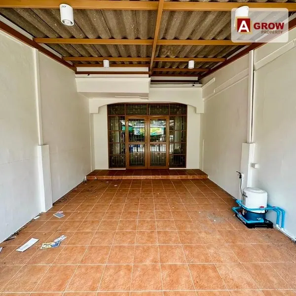 ม. โกลด์แลนด์ บ้านตกแต่งและรีโนเวทใหม่ทั้งหลังพร้อมเข้าอยู่ ต่อเติมครัว เคาท์เตอร์ครัว เปลี่ยนสุขภัณฑ์ใหม่