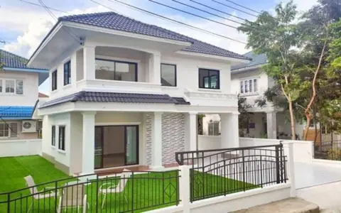 ขายบ้านเดี่ยว รีโนเวทสวย หลังใหญ่  57.6 ตร.ว.  4 นอน 2 น้ำ 2 จอดรถในบ้าน