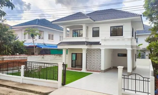 ขายบ้านเดี่ยว รีโนเวทสวย หลังใหญ่  57.6 ตร.ว.  4 นอน 2 น้ำ 2 จอดรถในบ้าน