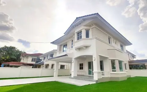 บ้านเดี่ยวหัวมุม พื้นที่ 79 ตร.ว. 4ที่จอดรถ 3 นอน 3 น้ำ ปทุมธานี