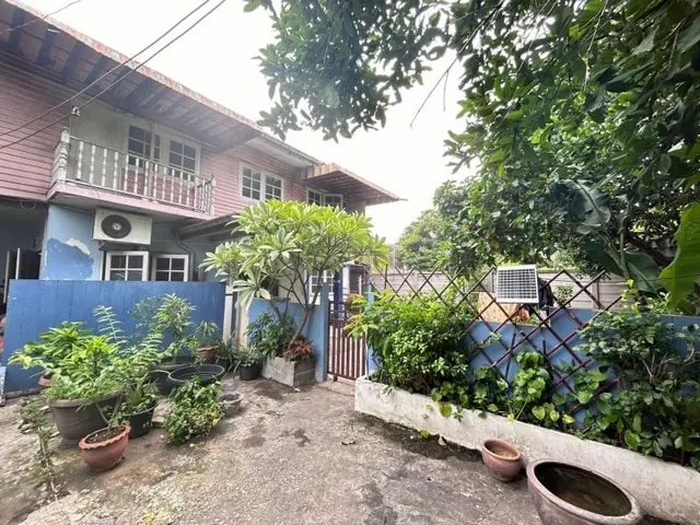 ขายบ้านพร้อมที่ดิน 176.9 ตร.ว. ใกล้ตลาดน้ำตลิ่งชัน เหมาะทำร้านอาหาร โฮมออฟฟิต