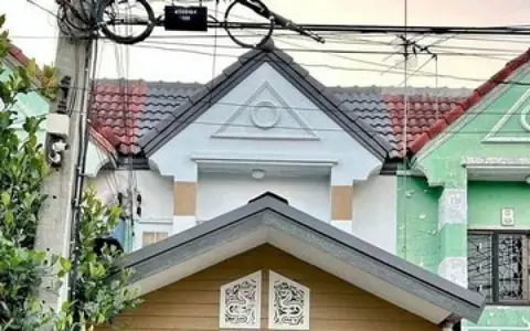 ขายทาว์นเฮ้าส์รีโนเวทสวย ซื้อแล้วมีเงินเหลือ ฟรีโอน ฟรีสินเชื่อ