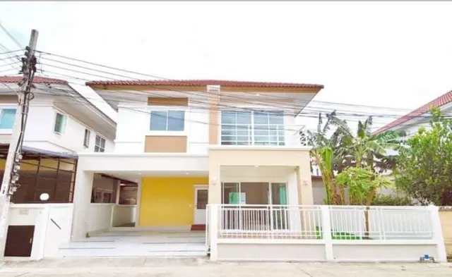 บ้านแฝดรีโนเวทสวย 3 นอน 3 น้ำ 2 จอดรถ  ราคาถูกนนทบุรี