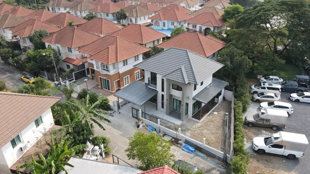 บ้านสไตล์โมเดิร์นพร้อมเข้าอยู่  โครงการลลิล อินเดอะพาร์ค, ซอยวัดเสาธงหิน