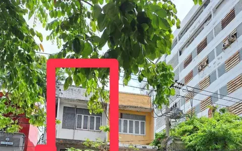ขายตึกแถว 3 ชั้นติดถนนสุรวงศ์ ข้างตึก AIA ขนาด 13.3 ตร.ว. เหมาะทำ ทำสำนักงาน โชว์รูมสินค้า