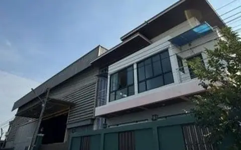 1,000 sq.m. warehouse and two-storey office for rent in Soi Sinphachok