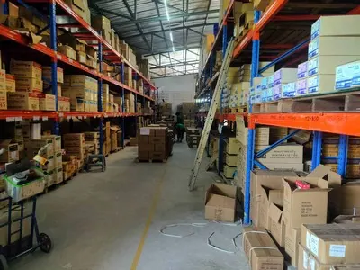 ให้เช่าอาคารคลังสินค้า พื้นที่ 1,217 ตร.ม.   มีห้องสำนักงาน พุทธมณฑลสาย 4 ใกล้ฝั่งถนนเพชรเกษม