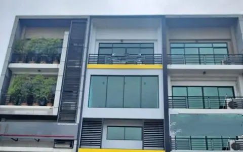 ให้เช่าโฮมออฟฟิศ  ใกล้ทางขึ้นทางด่วนมอเตอร์เวย์  ติดถนนสุขาภิบาล 2 โครงการ H-Cape Biz Sector อ่อนนุช สุขาภิบาล 2 แบ่งเช่าได้