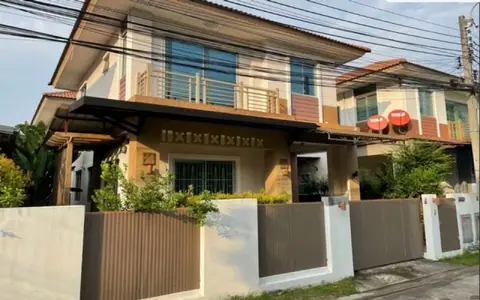ให้เช่าบ้านมบ.มัลดีฟส์ ปาล์ม (บางนา-วงแหวน) ถ.บางนา-ตราด กม.8 บ้านแฝดสไตล์บ้านเดี่ยว 2 ชั้น