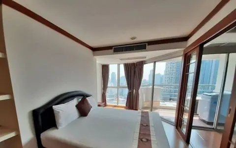 Waterford Sukhumvit 30 Private quiet spacious 16th floor BTS Phrom Phong