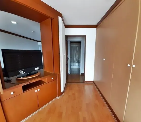 Waterford Sukhumvit 30 Private quiet spacious 16th floor BTS Phrom Phong