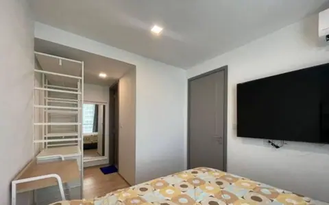 Taka Haus Ekamai spacious safe quiet 8th floor BTS Ekkamai