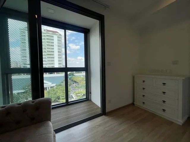 Taka Haus Ekamai spacious safe quiet 8th floor BTS Ekkamai
