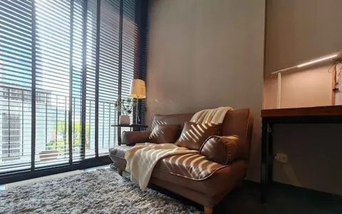 Edge Sukhumvit 23 Safe clean quiet 6th floor BTS Asoke
