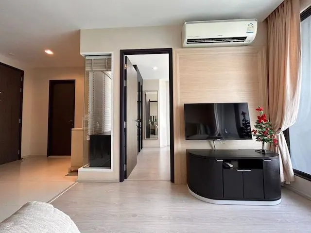 Rhythm Sukhumvit 44 Safe comfortable private 17th floor BTS Phra Khanong