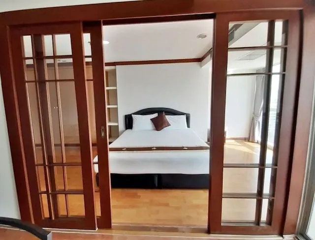 Waterford Sukhumvit 30 convenient beautiful view 44th floor BTS Phrom Phong