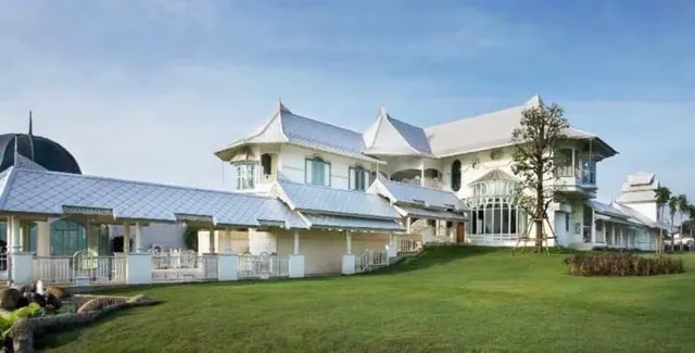 ขายที่ดินพร้อมบ้านทรงโคโลเนียล 2 ชั้น ติดคลองเชียงรากใหญ่  ที่ดิน 5-0-84 ไร่ กว้างติดคลองเชียงรากใหญ่ 80 เมตร กว้างติดถนน 28 เมตร 0813036969