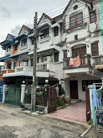 ขายทาวน์เฮ้า3ชั้น ใกล้ตลาดพรานนก ถนนอิสระภาพซอย41 เข้าซอยเพียง160เมตร 0813036969