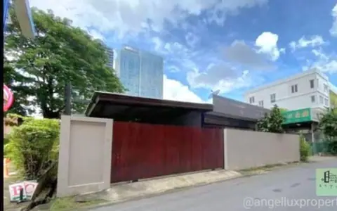 Land For  Sale : 55 MB Location :  Rama9 Road, Soi 31  Size : 195 SQW