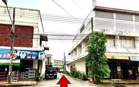 ขายที่ดินพร้อมสิ่งปลูกสร้าง  ตั้งอยู่บน ถ.ภิรมย์ ใจกลางเมือง กาฬสินธุ์