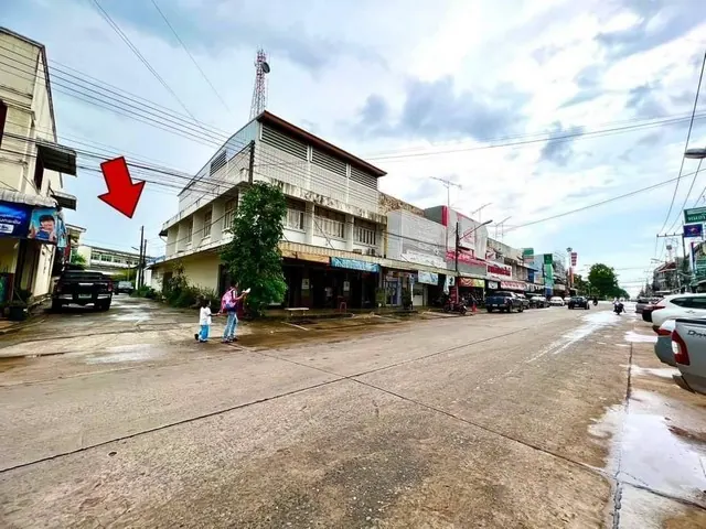ขายที่ดินพร้อมสิ่งปลูกสร้าง  ตั้งอยู่บน ถ.ภิรมย์ ใจกลางเมือง กาฬสินธุ์