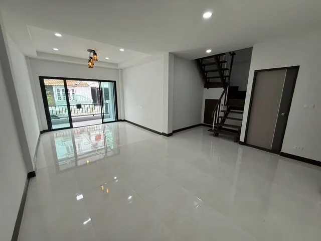 ขายทาวน์โฮม หมู่บ้านอยู่สบาย คลองหนึ่ง ปทุมธานี ราคาพิเศษ 1,950,000 บาท พร้อมโอน มีของแถม