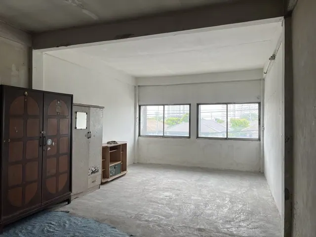 ขายอาคารพาณิชย์ 2 คูหาทะลุ ติดถนน อยู่ระหว่าง ซ.พัฒนาการ 47 และ 49 เหมาะทำธุรกิจ ลงทุน เดินทางสะดวก ใกล้ BTS Airport link ใกล้ห้าง