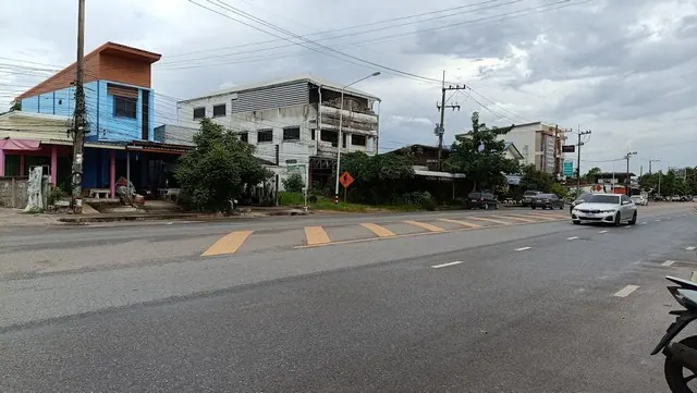 ขายที่ดินจังหวัดร้อยเอ็ด ทำเลทอง ติดถนน 6 เลน  ห่างจากแยกสุวรรณภูมิ 500 เมตร