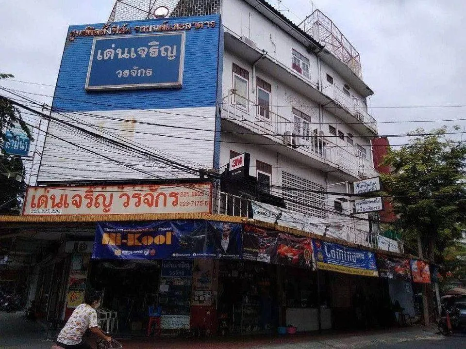 ขายอาคารพาณิชย์ 4 ชั้น 2 คูหา ถนนวรจักร ที่ดิน 66 ตร.ว. พื้นที่ใช้สอย380 ตร.ม.