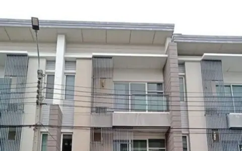 ให้เช่าทาวน์โฮม อเวนิวศรีนครินทร์ซอยอ่อนนุช 68 ใกล้สถานีศรีนุช 400เมตร ใกล้ห้างพาราไดร์ซพาร์ค บ้านพร้อมเฟอร์นิเจอร์