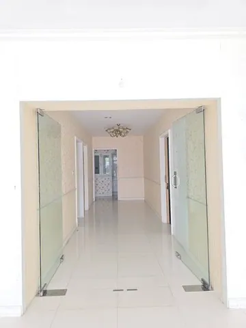Four-storey building for rent on Ramkhamhaeng Road, usable area approximately 400 sq.m.