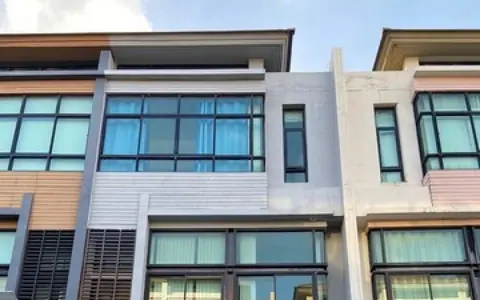 ตึก ฮาบิแทด ทาวน์อินทาวน์ 4Bedroom 75000 thb ใกล้ เซ็นทรัลอีสวิลต์ Hot!! อยู่ทาวน์อินทาวน์ ถนนศรีวรา