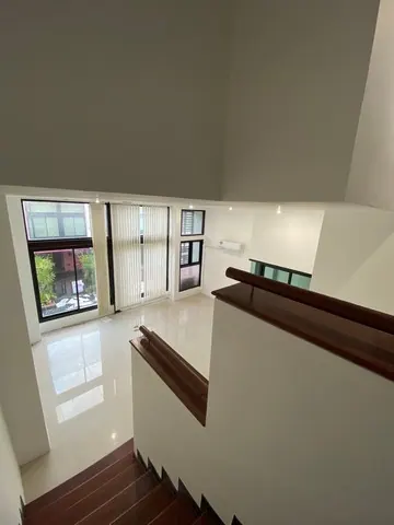 ตึก ฮาบิแทด ทาวน์อินทาวน์ 4Bedroom 75000 thb ใกล้ เซ็นทรัลอีสวิลต์ Hot!! อยู่ทาวน์อินทาวน์ ถนนศรีวรา