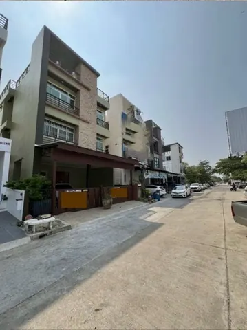 อาคารพาณิชย์ฯ - GOOD! บ้านาหน้ากว้าง 10 เมตร รีโนเวทใหม่ ติดริมถนนร่มเกล้า
