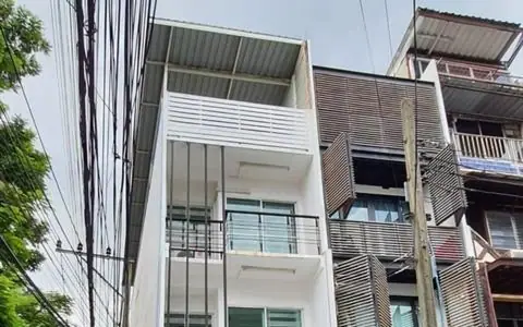 ให้เช่าทาวน์โฮม 4 ชั้น รวมชั้นดาดฟ้า หลังมุม สุขุมวิท 65 ขนาด 168 ตรม. 4 ห้องนอน ใกล้ BTS เอกมัย