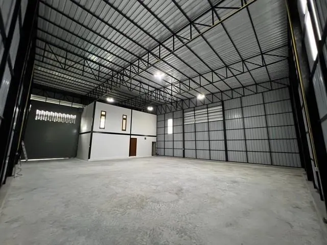ให้เช่าโกดังพร้อมสำนักงาน 2 ชั้น ลำลูกกา ที่ดิน 100 ตร.ว. พื้นที่ใช้สอยรวม 367 ตร.ม.