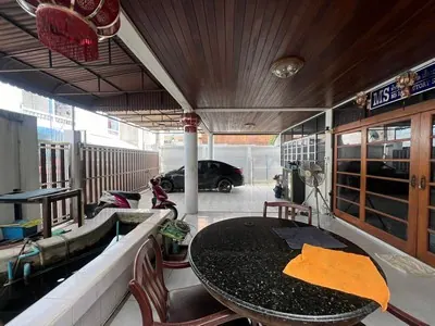 ขายบ้านเดี่ยว 3 ชั้น ซอยสุขุมวิท 81 สามารถเข้าได้สองทางทั้งอ่อนนุช 10  บ้านใหญ่ พื้นที่เยอะ เนื้อที่ 54 ตารางวา