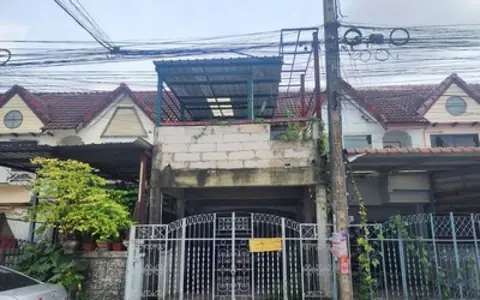 ราคาต่ำกว่าตลาด​ เหมาะสำหรับrenovate !! ทาวน์โฮม​2​ ชั้น​ มาสเตอร์​ รอยัล​ สวนหลวง ร.9 ขนาด19.5 ตร.วา​