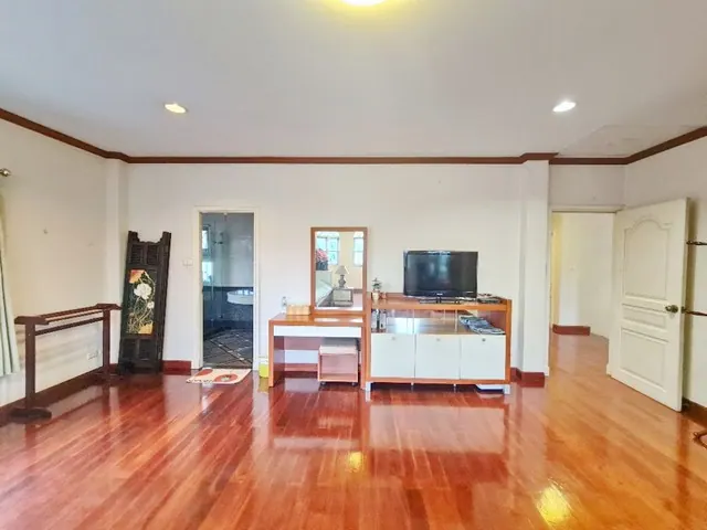 H0437 บ้านเดี่ยว House for rent 5 bedrooms  ลาดพร้าว Ladphrao 061-8689361
