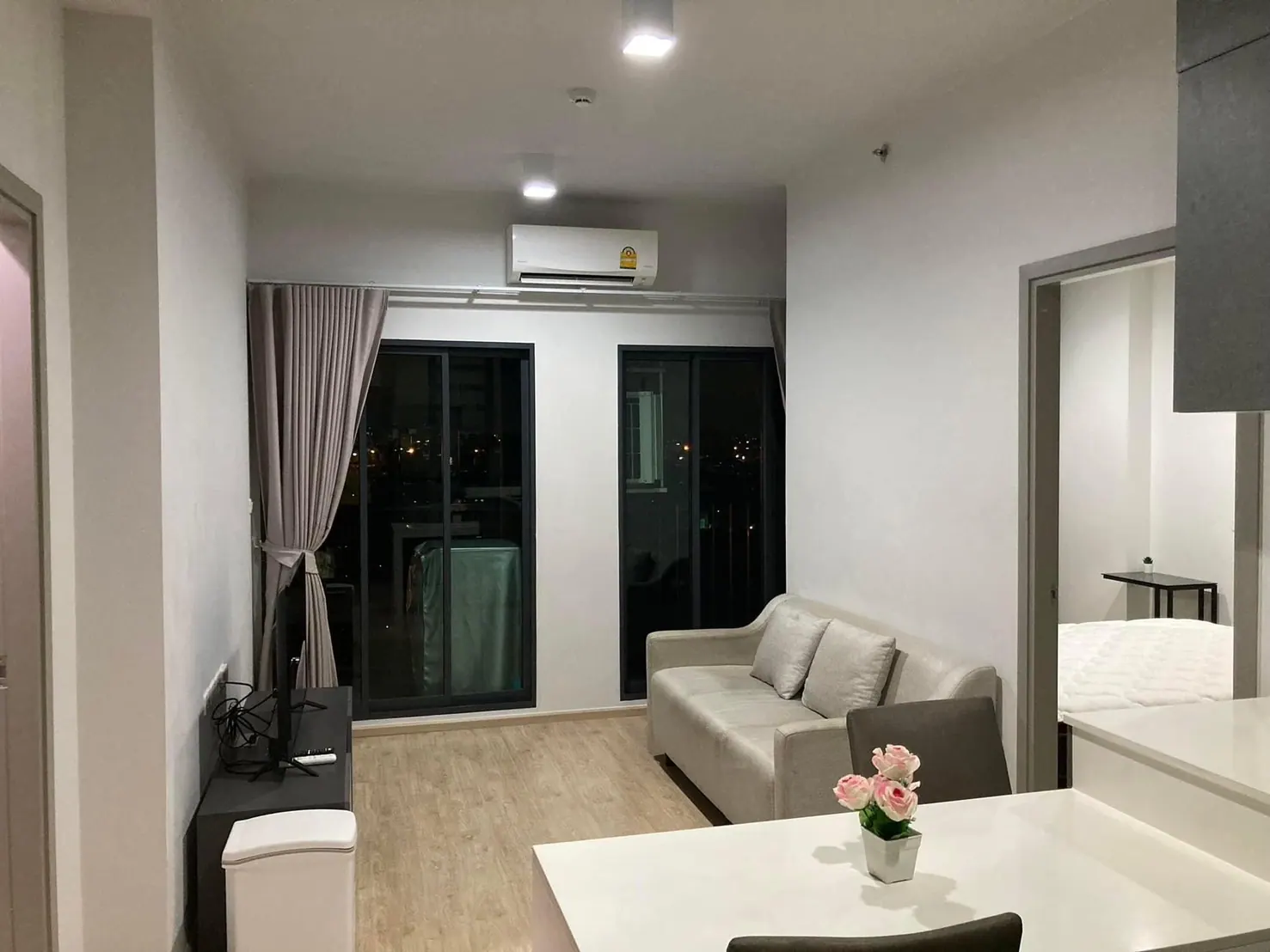ให้เช่า Ideo new rama9 2Bed 25,000 บาท/เดือน tel.uri 0958195559