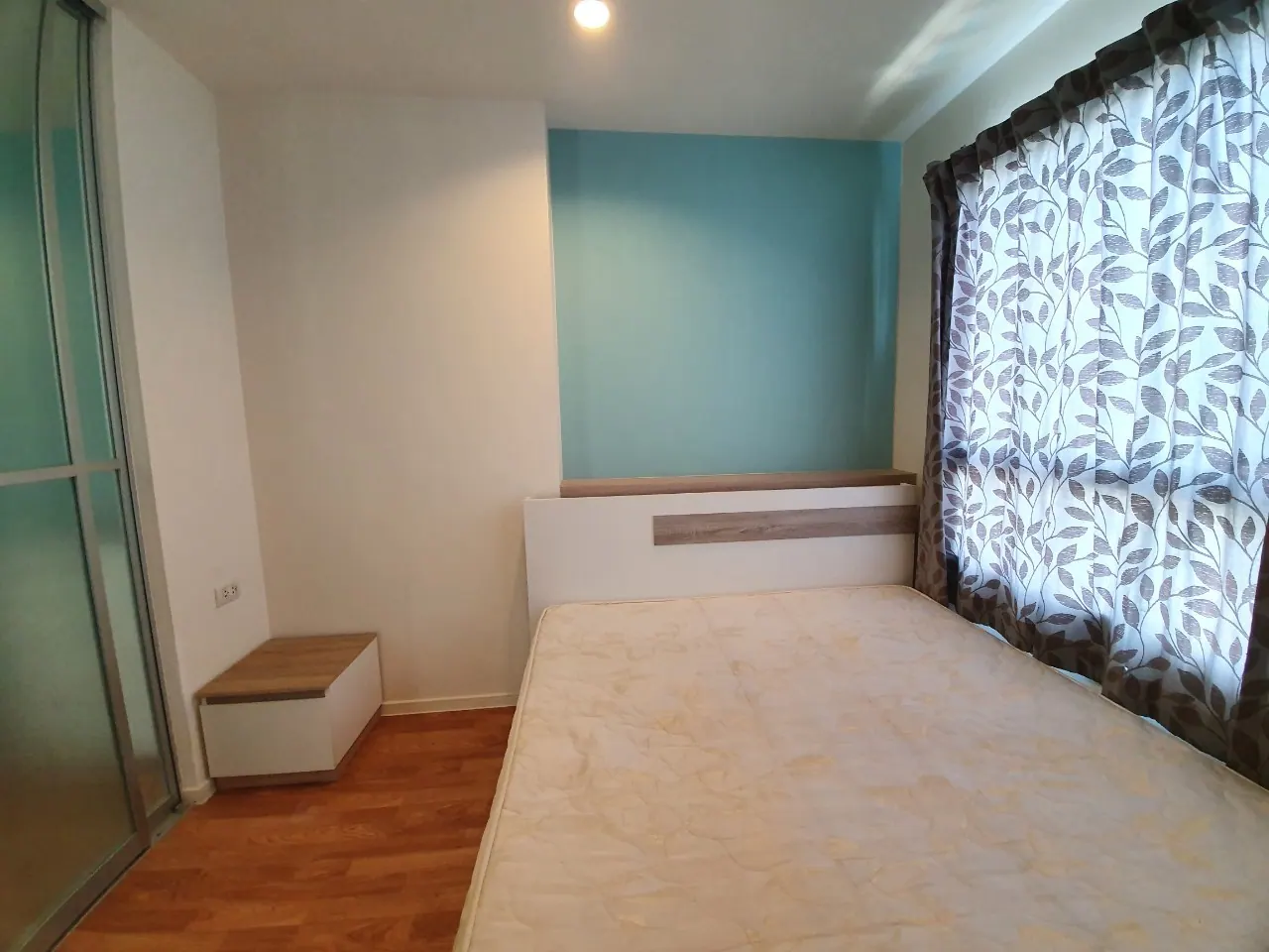 CONDO ลุมพินี พาร์ค เพชรเกษม 98 Lumpini Park Phetkasem 98 พื้นที่ =  26 Square Meter 1350000 บาท. ไม่ไกลจาก บิ๊กซี เพชรเกษม ราคางาม ใกล้ห้าง