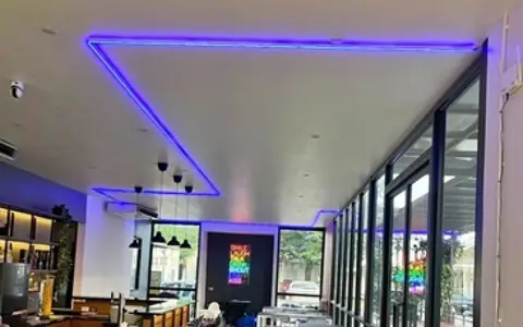 ให้เช่า ร้านอาหาร-คาเฟ่ ลาดกระบัง นิคมลาดกระบัง เช่าเพียง 60000 บ ต่อเดือน คุ้มมาก มีที่จอดรถสะดวกสบาย 50++คัน พร้อมตกแต่ง