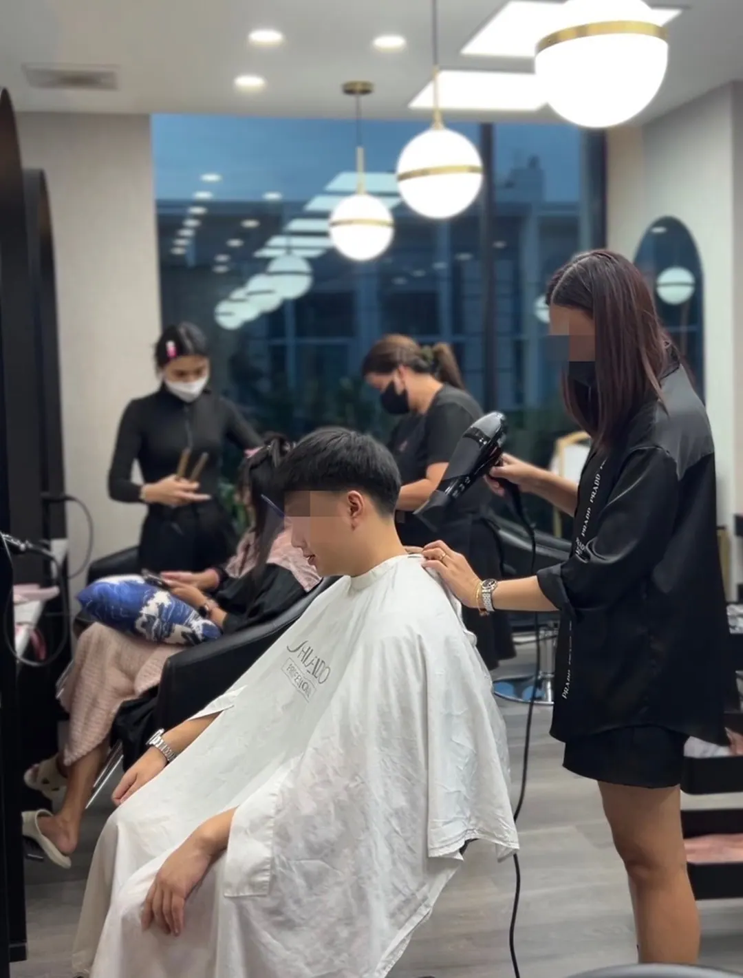 เซ้ง2ธุรกิจ ร้านเสริมสวย ใกล้ห้าง Mega บางนา ตกแต่งหรูมาก กลุ่มลูกค้ามีกำลังซื้อสูง คืนทุนไว